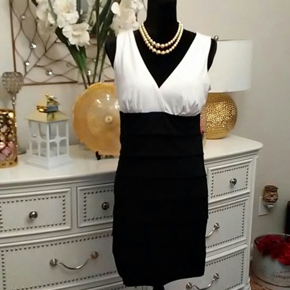 Black & White Dress - Picture 2 of 4